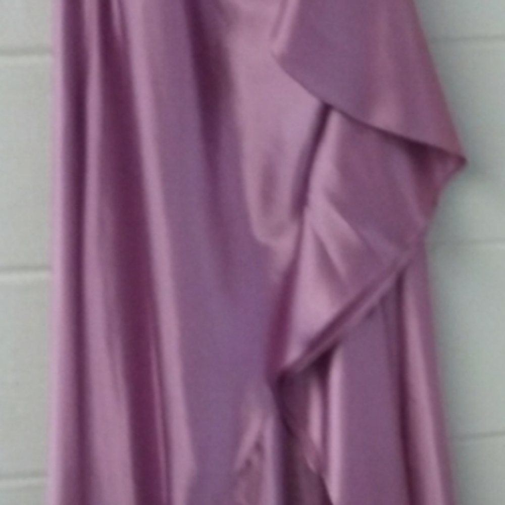 Dresses - Picture 3 of 4